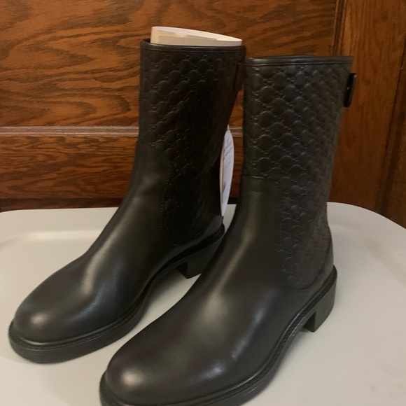 Authentic Gucci Boots. MSRP $1500. I never wore. Pre-owned. Never worn by anyone - Picture 1 of 8